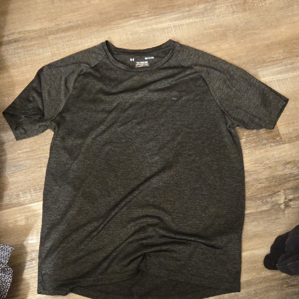 Under Armour Men's Charcoal Gray Tee